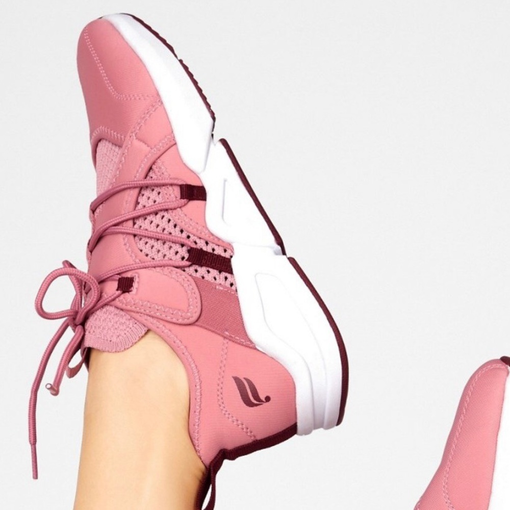 Fabletics - Brookside Performance Sneaker - Picture 2 of 12